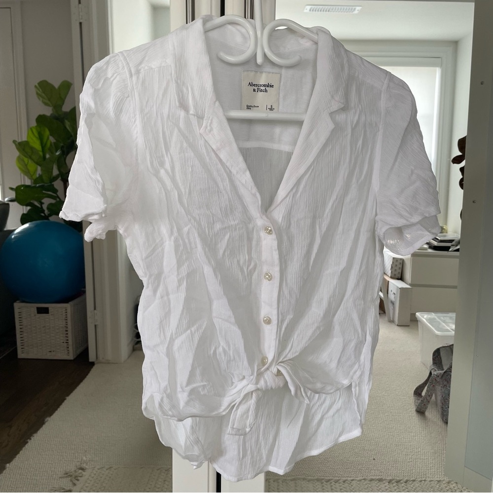 A&F tie front blouse